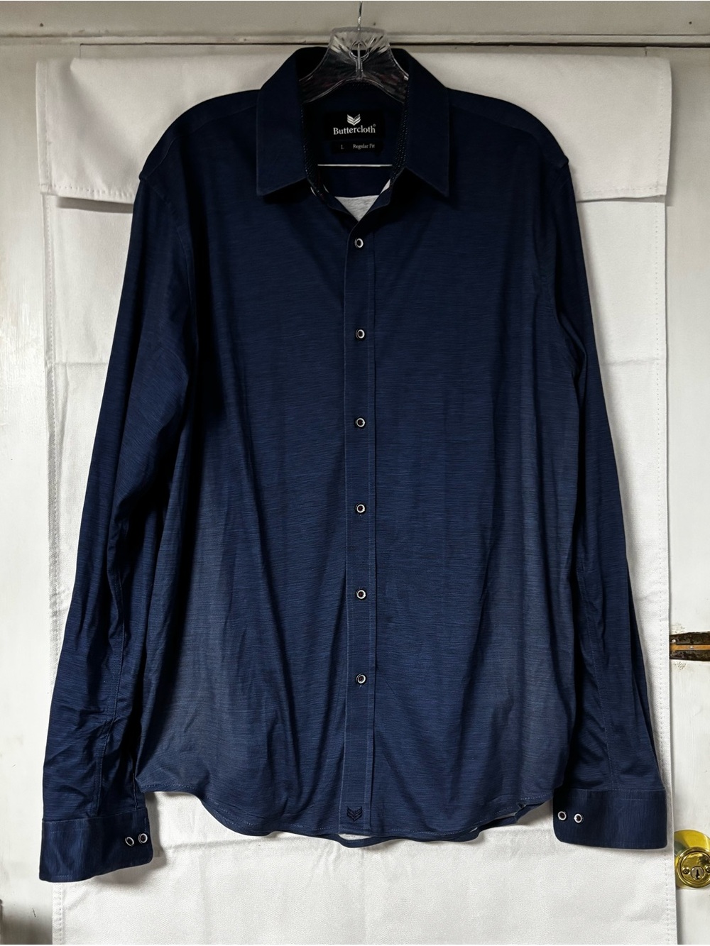 Buttercloth Men’s Blue Long-Sleeve Button-Down Shirt. Flaw see description